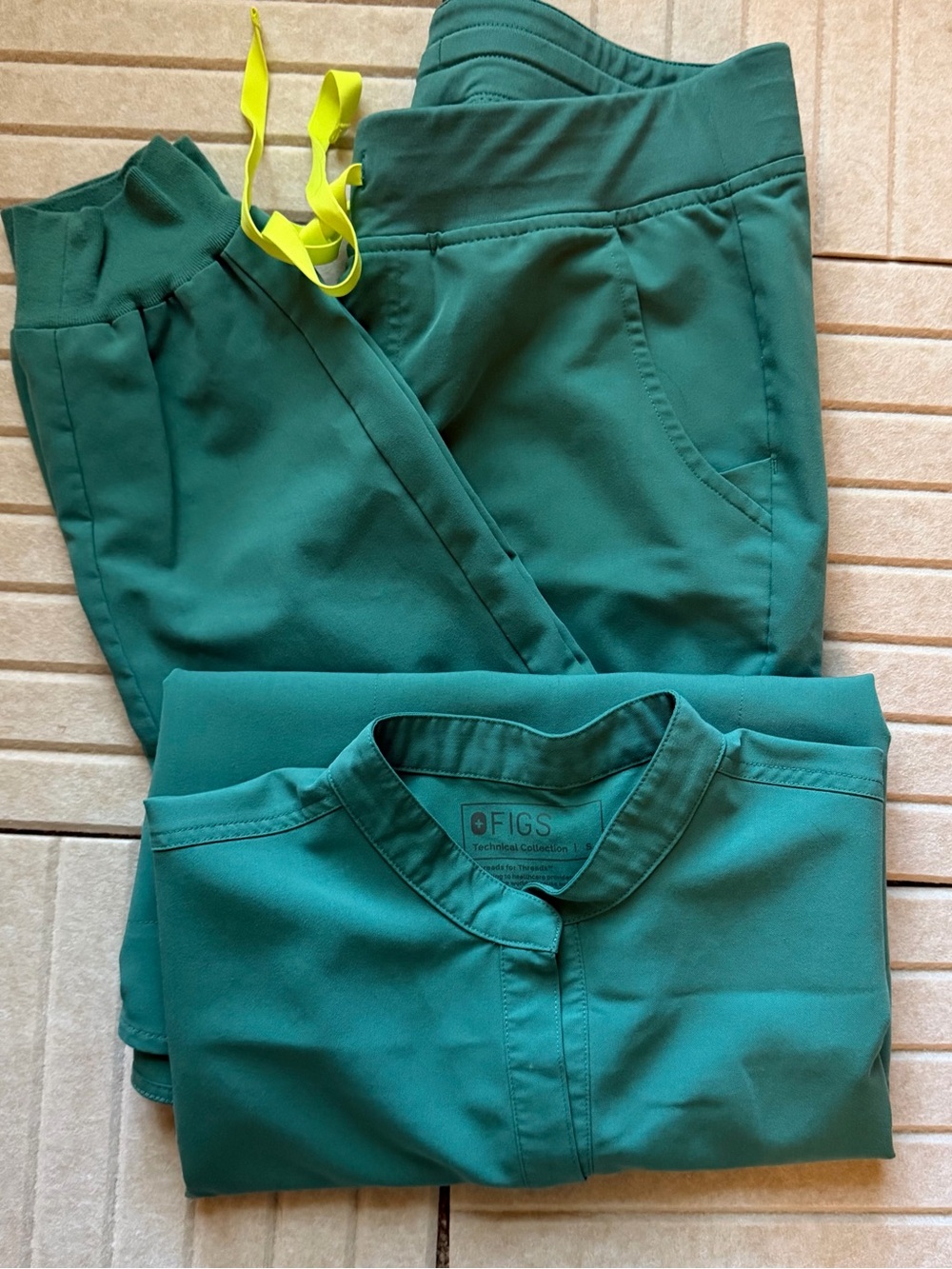 Figs Cactus Scrub Set Rafaela Top (Size S) + Joggers (Size M/P)